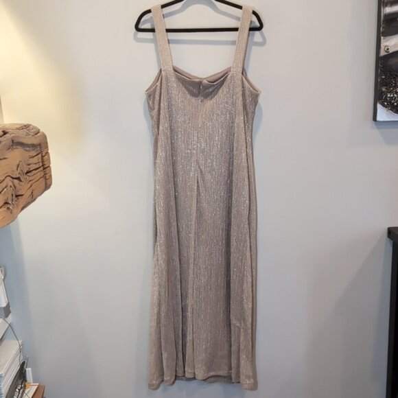 Laura Plus Shimmery Metallic Formal Dress Sleeveless Stretchy Champagne Wedding - Picture 7 of 11